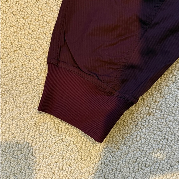 lululemon athletica women’s dance studio Joggers (regular, maroon) - Picture 3 of 6